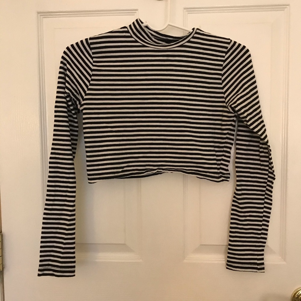 striped mock neck cropped tee